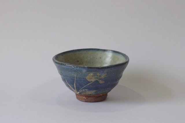 抜絵花紋湯呑の画像1枚目