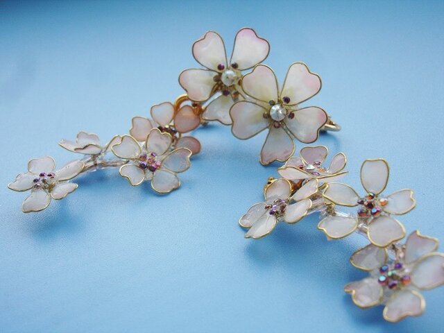 着替えるイヤリング(桜の小枝)の画像1枚目