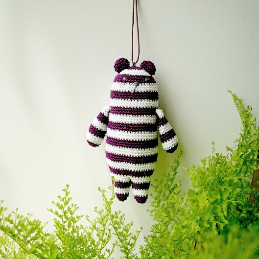 amigurumi * クーマmini(紫×白)の画像1枚目