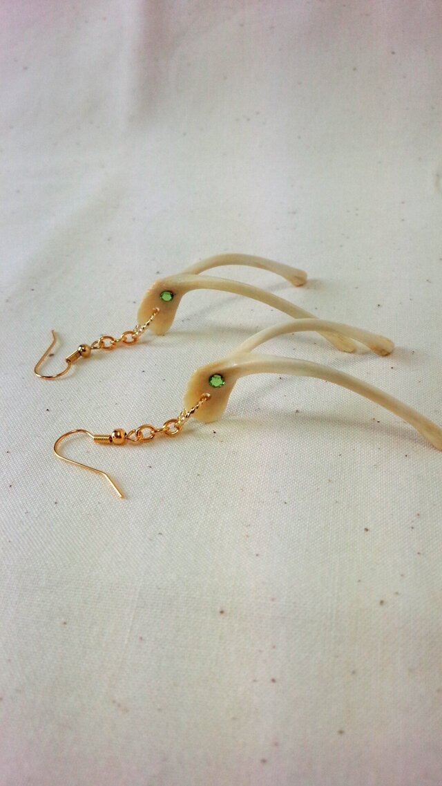 本物の骨 ウィッシュボーンピアスの画像1枚目