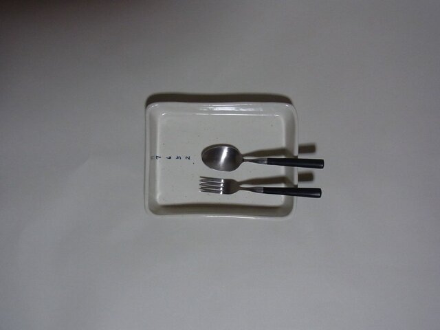 角皿 磁器すうじの画像1枚目