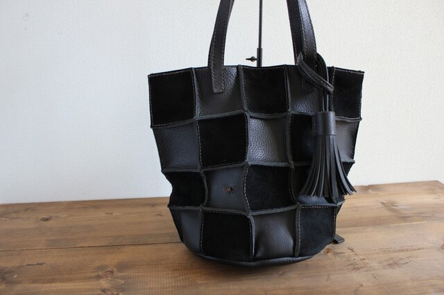 手縫い Patchwork tote M (ブラック)の画像1枚目