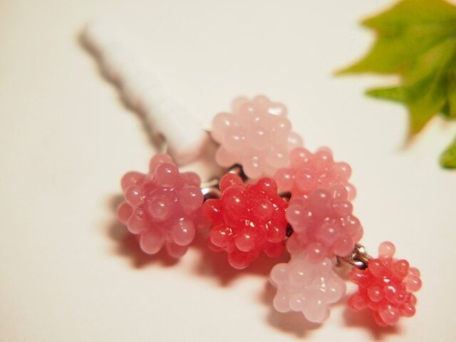 こんぺいとうじゃらじゃら イヤホンピアス ピンク系の画像1枚目