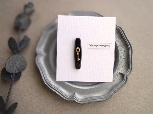【片耳販売】Ear Accessory 耳飾り■ ヴィンテージグラス ■ アンティークキーのカボションの画像1枚目
