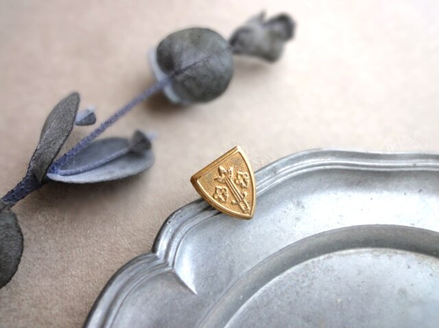 【片耳販売】Ear Accessory ピアス■ ヴィンテージ ■ 紋章のメタルパーツの画像1枚目