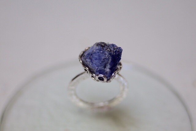 Simple tanzanite ring (big rough tanzanite)の画像1枚目