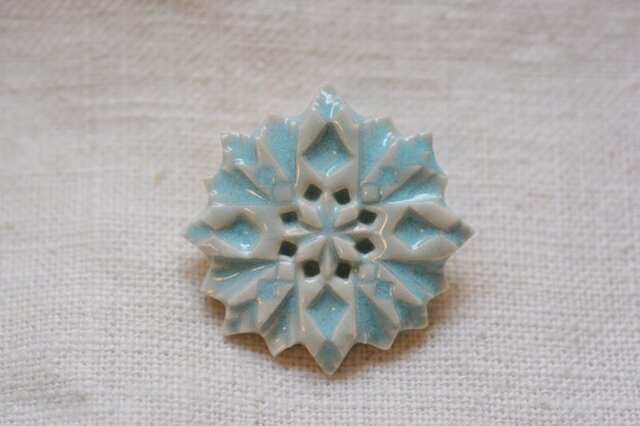 ブローチ菱四花二重十字 水色の画像1枚目