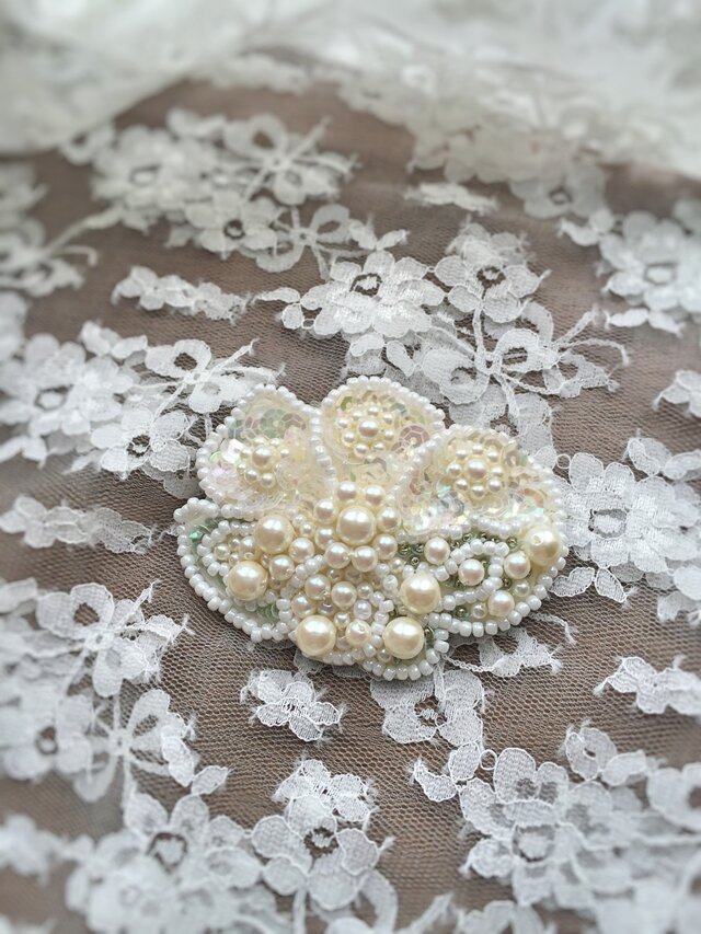 ビーズ刺繍のバレッタの画像1枚目