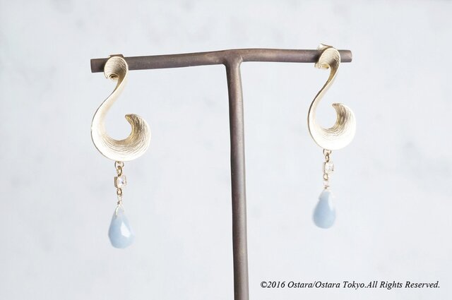 【16KGP】Matt Gold Curvy Stud CZ Earrings,Gemstone Angeliteの画像1枚目
