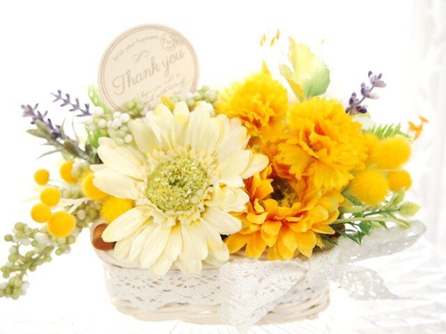 母の日にハッピーカラーの花かごの画像1枚目