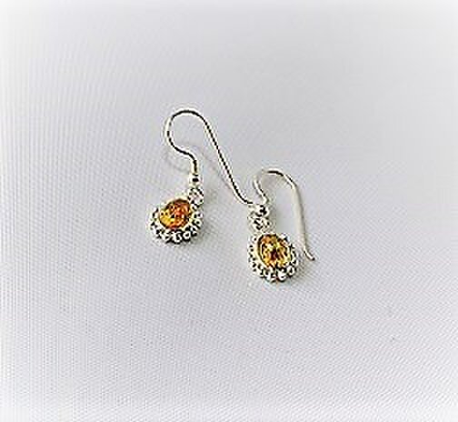 【シルバーピアス】イエローオーバルカット5mmの画像1枚目