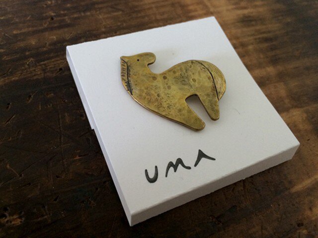 UMA 真鍮ブローチ#2の画像1枚目