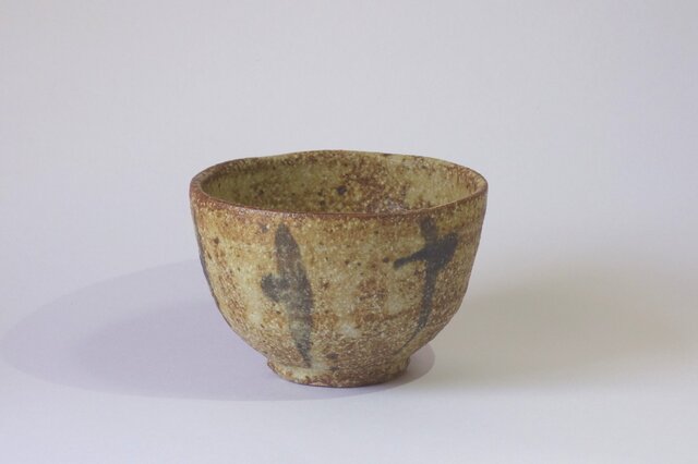 碗(鉄絵草紋)の画像1枚目