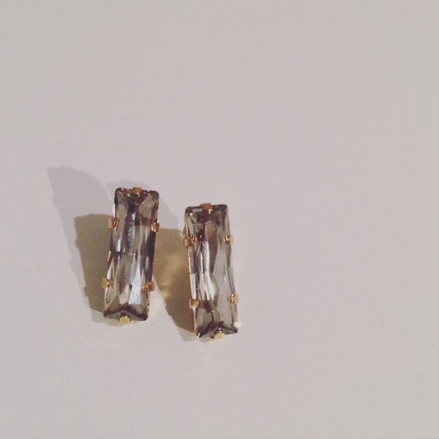 □Crystal(長方形クリスタルピアス)の画像1枚目