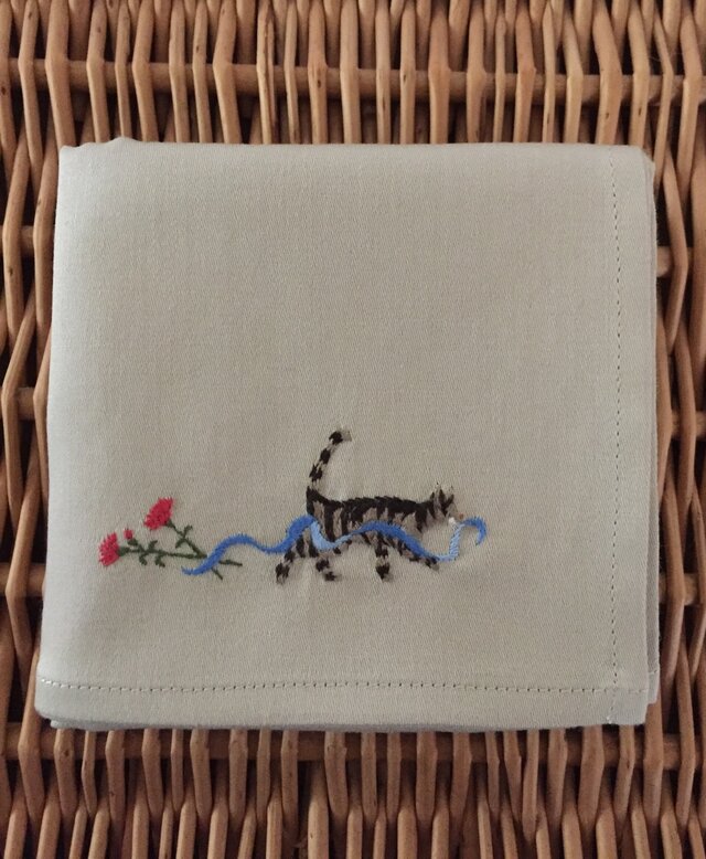 ハンカチ 猫とカーネーション