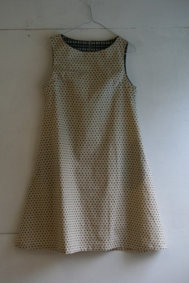 綿　生成　紺絣風模様　Ａラインノースリーブワンピース　Mサイズ