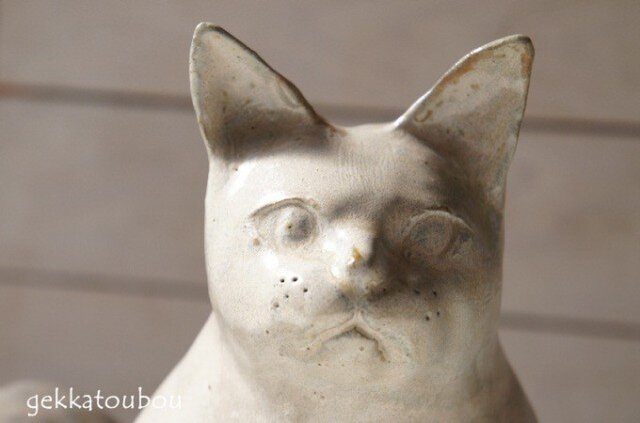 陶器で出来た猫の画像1枚目