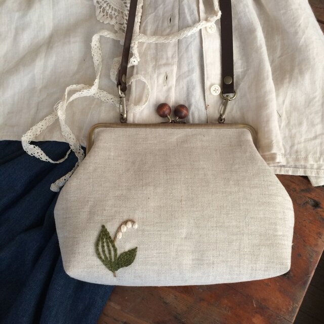 手刺繍がま口バッグ