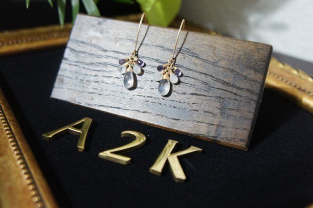 14KGF》3種の天然石Vシェイプピアス | iichi 日々の暮らしを心地よく