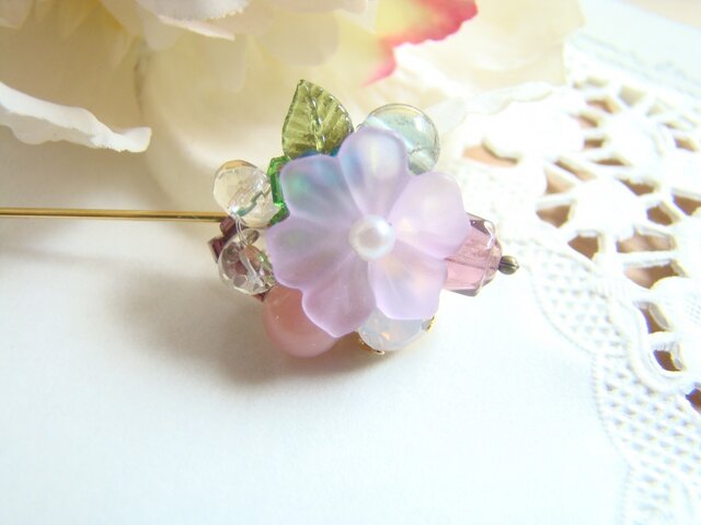 薄紫色の花のピンの画像1枚目