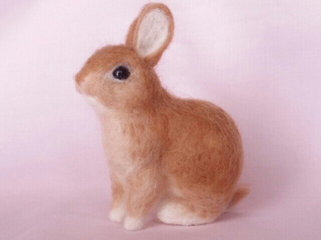 お座りうさぎ | iichi 日々の暮らしを心地よくするハンドメイドや