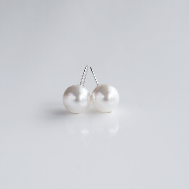パールフックピアス10Kホワイトゴールド 10mm 色：ホワイト