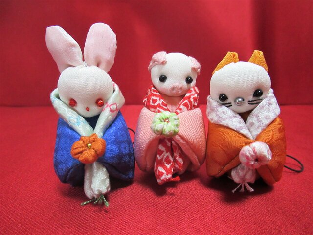 ☆可愛いうさぎ・ぶた・ねこストラップ 根付 着物姿 | iichi