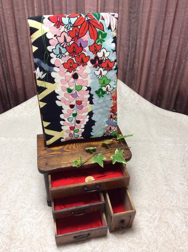 藤の花☆小さな昔の鏡台の画像1枚目