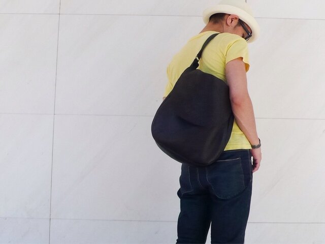 レザーショルダーバッグ ユニセックス / ブラック | iichi 日々