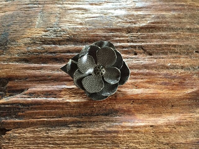 革花のブローチピン 金具2cm G5の画像1枚目
