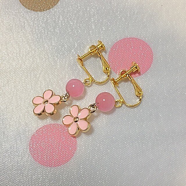 さくら花びら♡イヤリングの画像1枚目