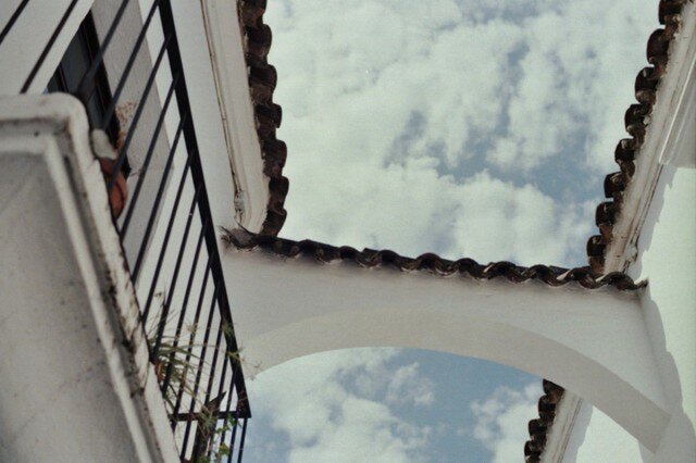 【額入写真】white wallの画像1枚目