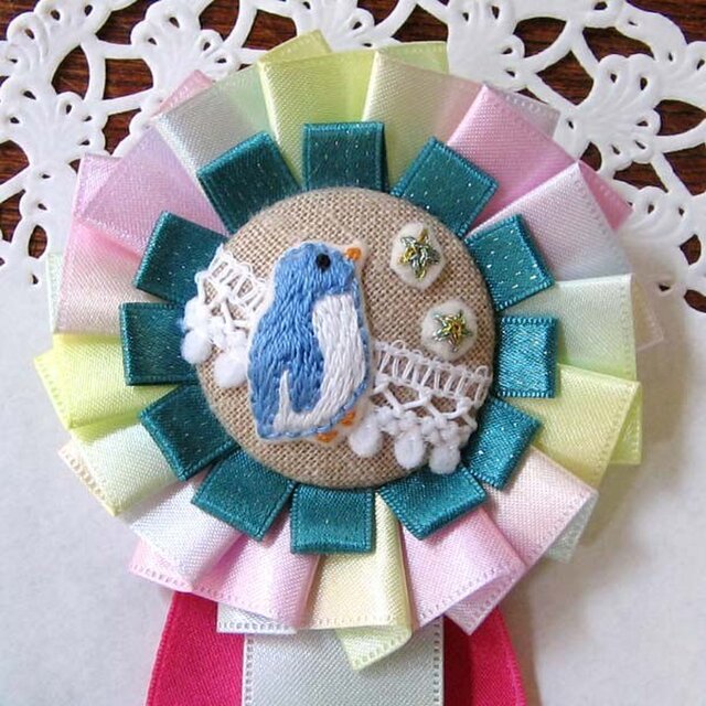 刺繍ブローチ・星とペンギンの画像1枚目