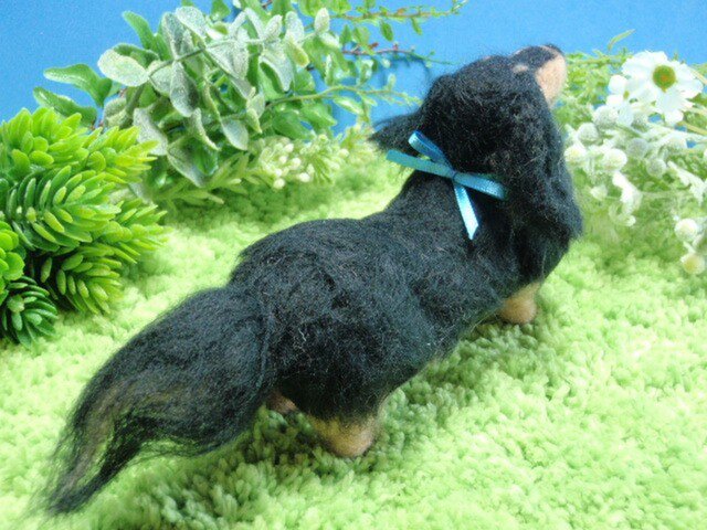 羊毛犬*ダックスフンド*黒タン | iichi 日々の暮らしを心地よくする