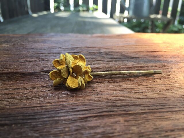 革花のヘアピン(ビーズ)ミニ カラシの画像1枚目