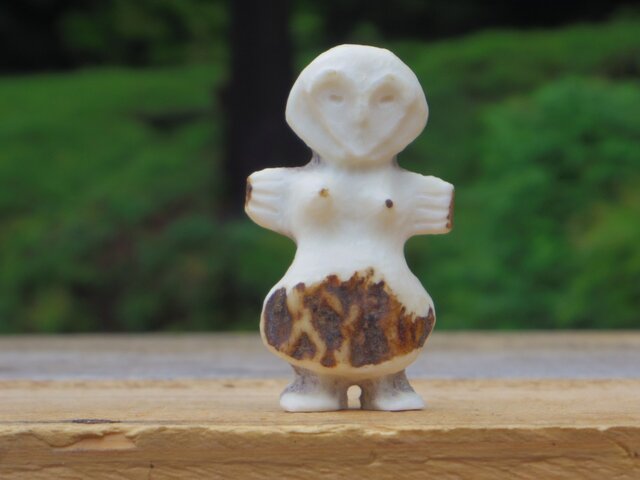 【角偶】C/鹿角から削り出した人形(ひとがた)/お守りの画像1枚目