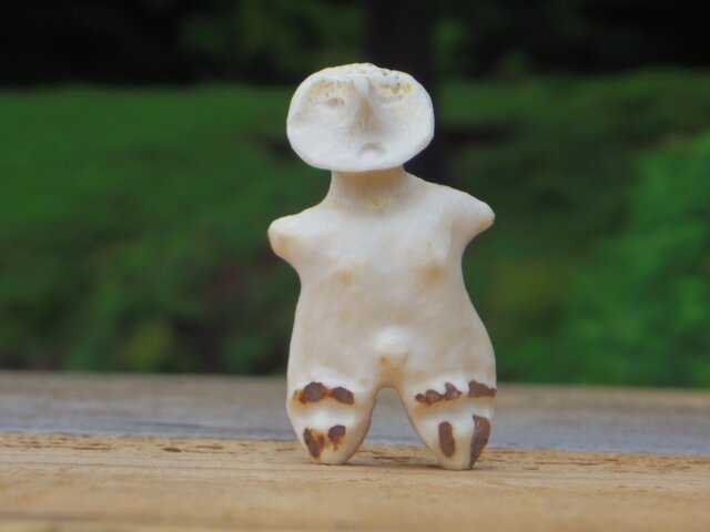 【角偶】I/鹿角から削り出した人形(ひとがた)/お守りの画像1枚目
