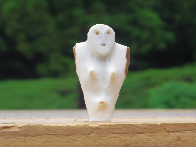 【角偶】K/鹿角から削り出した人形(ひとがた)/お守りの画像1枚目