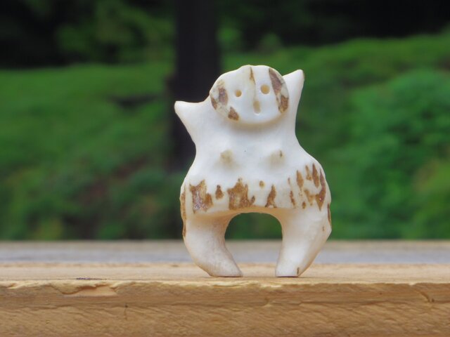 【角偶】N/鹿角から削り出した人形(ひとがた)/お守りの画像1枚目