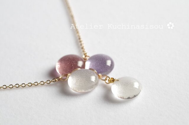 【受注製作】ガラスの水滴ネックレス〈ローランサン〉の画像1枚目