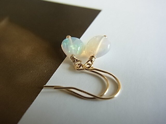 K18YG エチオピア産プレシャスオパールタンブルピアス | iichi 日々の