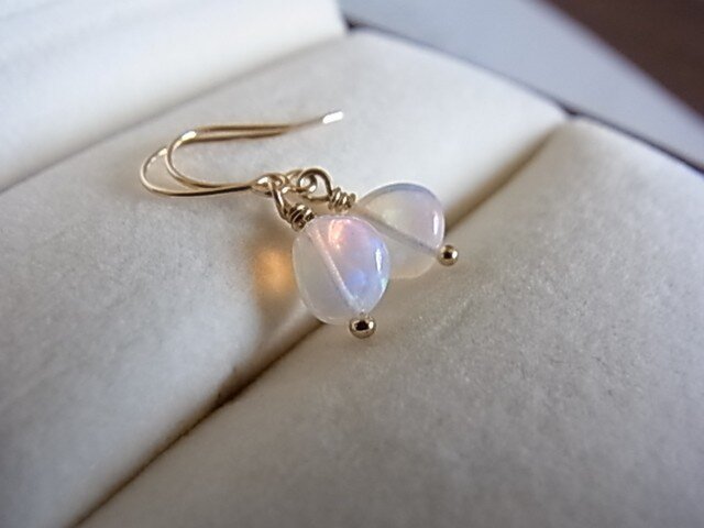 K18YG エチオピア産プレシャスオパールタンブルピアス | iichi 日々の