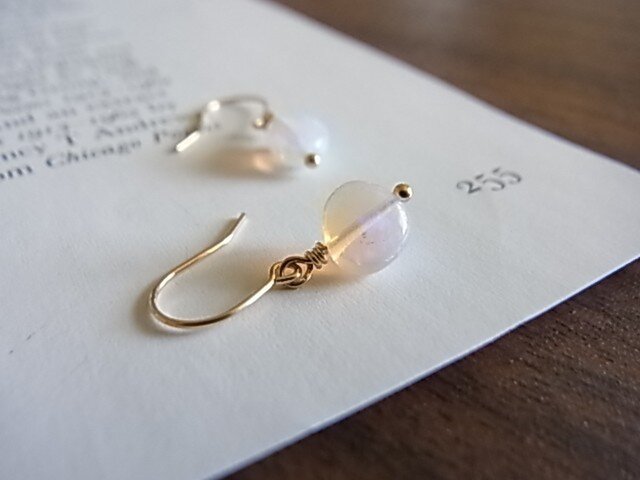 K18YG エチオピア産プレシャスオパールタンブルピアス | iichi 日々の