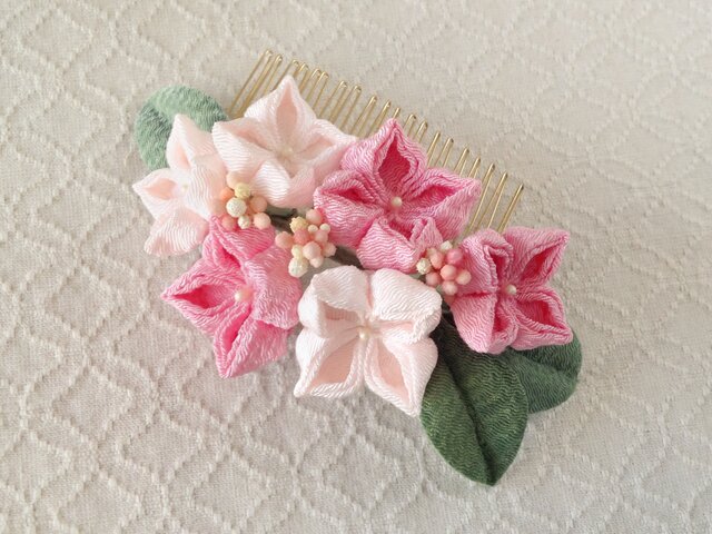 みこ　紫陽花　桜　梅　つまみ細工 つまみ細工〉紫陽花のコーム(ピンクと淡桜) | iichi 日々の暮らしを