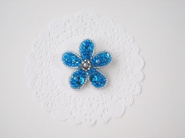 ★新作★ ハンドメイド　刺繍ブローチ　フラワーシャワー ふわふわミモザの刺繍ブローチ - shikisai-embroidery | minne