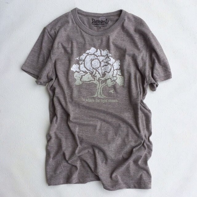 ONE BIG TREE TEE (UNISEX T-SHIRTS)の画像1枚目