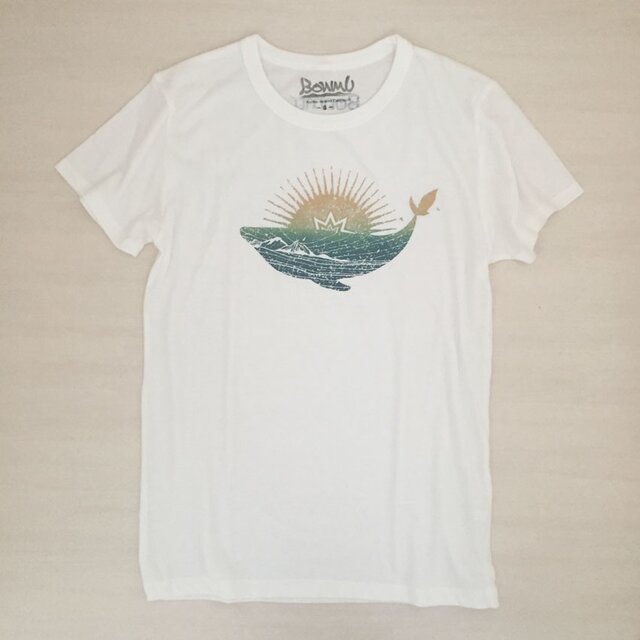 SUN WHALE TEE (UNISEX T-SHIRTS)の画像1枚目