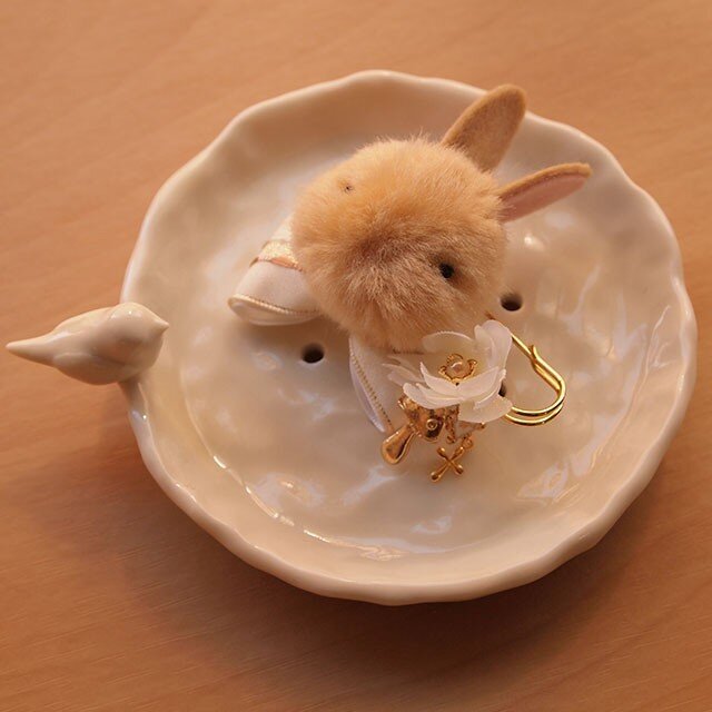 【再販】ふんわりブローチ＊うさぎの秘密の宝物