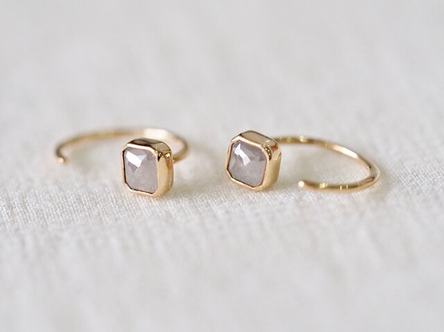 Silver White Diamond ハグピアスの画像1枚目