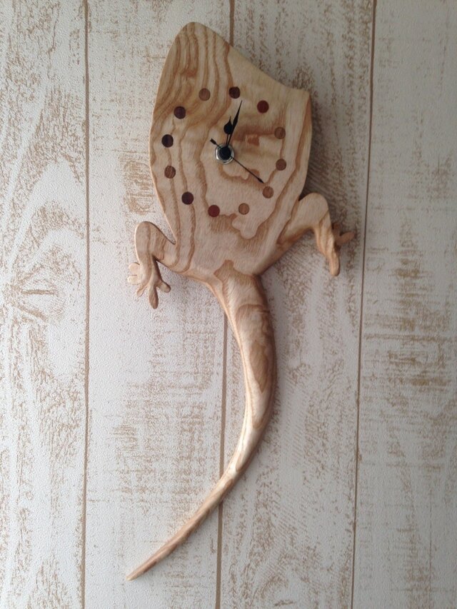 Gecko wall clock (Japanese ash)